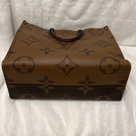 Louis Vuitton ( On The Go ) Tote - Picture 12 of 12